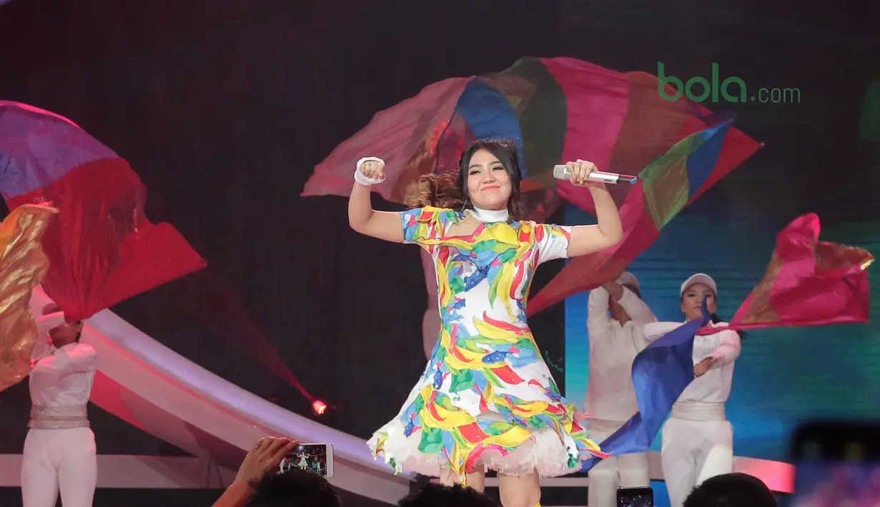 Artis Dangdut, Via Valen meramaikan Konser Energi Asian Games 2018 di Studio Indosiar, Jakarta (8/3/2018). Konser Energi Asian Games 2018 merupakan dukungan bagi event terbesar di Asia tersebut. (Bola.com/Nick Hanoatubun)