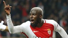 Gelandang AS Monaco, Tiemoue Bakayoko, melakukan selebrasi usai mencetak gol ke gawang  Manchester City pada laga 16 besar liga Champions di Stadion Stade Louis II, Monaco, (15/03/2017). (EPA/Gulliaume Horcajuelo)