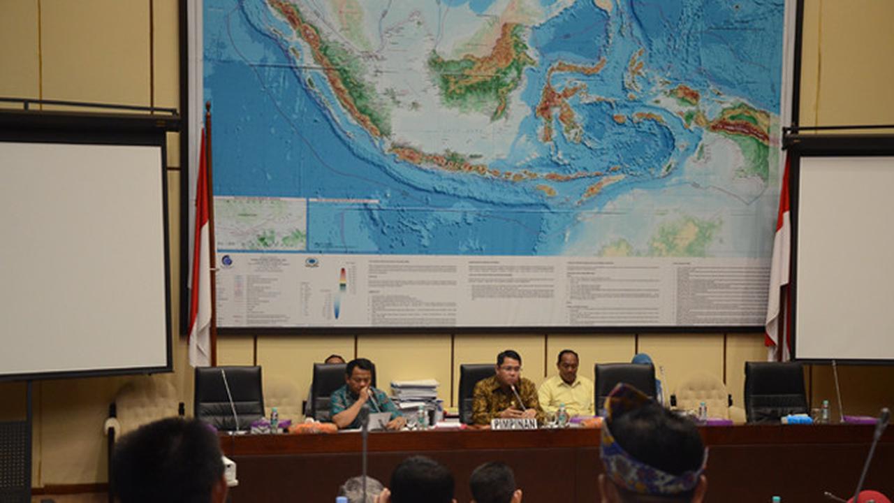 Kedua legislator tersebut menerima baik tuntutan yang disampaikan dan berjanji akan memperjuangkan aspirasi mereka.