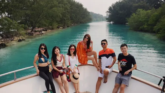 6 Gaya Santai Vincent Raditya saat Tak Bertugas Jadi Pilot, Curi Perhatian