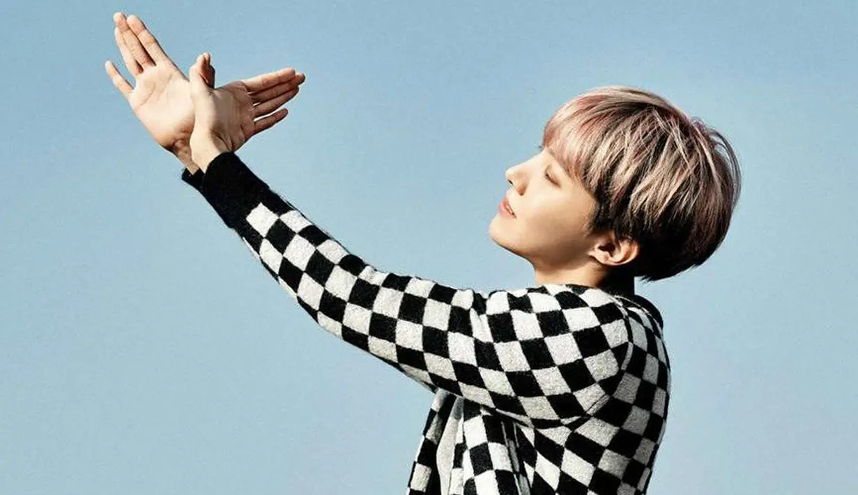 Dan hanya hitungan jam setelah dirilis, mixtape solonya yang berjudul Hope World langsung menempati urutan pertama di chart album iTunes berbagai negara. (Foto: Allkpop.com)