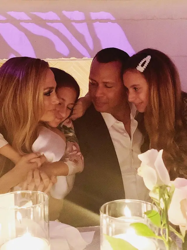 [Fimela] Jennifer Lopez dan Alex Rodriguez