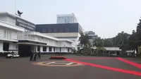 Serah terima jabatan Kementerian Pertahanan akan digelar hari ini. Karpet merah di lapangan utama Gedung Kementerian Pertahanan sudah terpasang sebagai bagian dari serah terima jabatan.