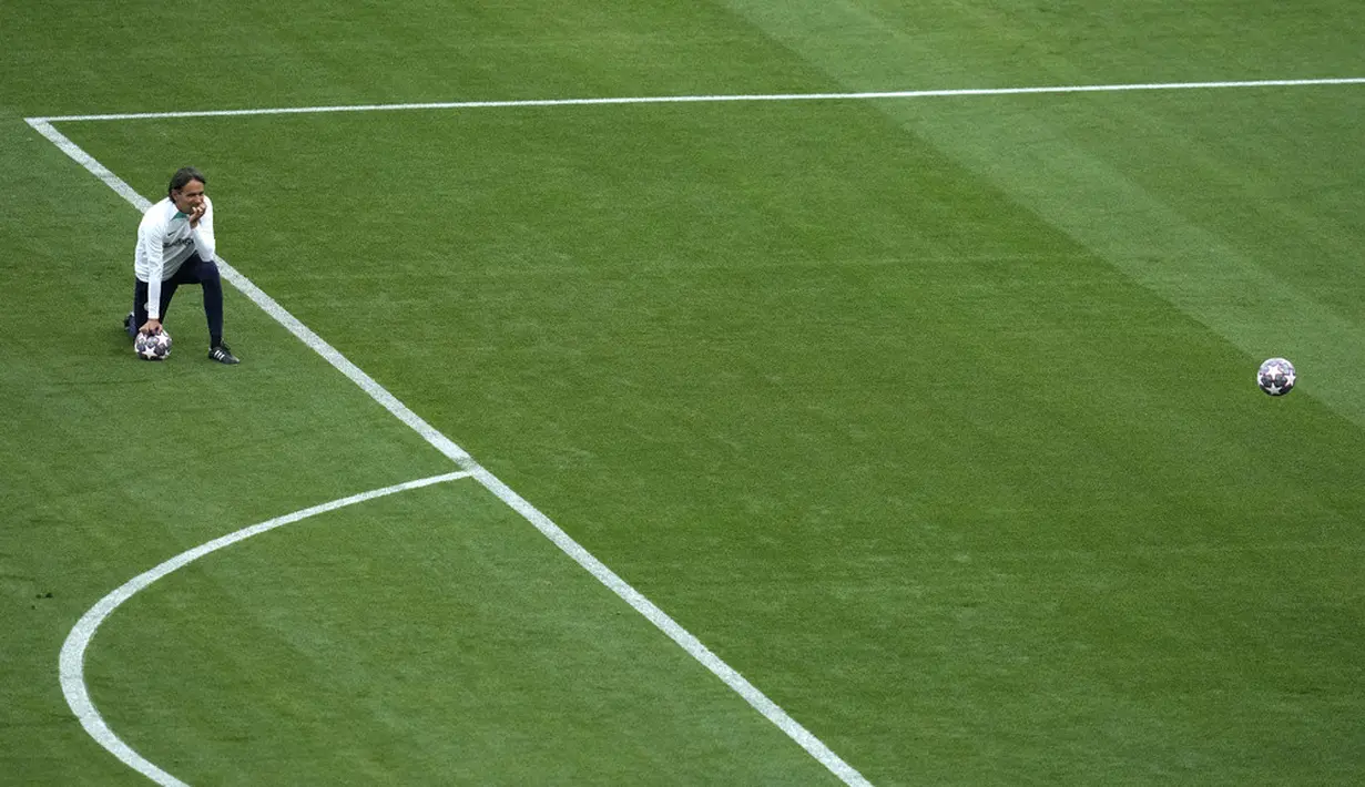 <p>Meski keduanya belum pernah bertemu sebagai pelatih, Pep Guardiola dan Simone Inzaghi pernah berduel di sepak bola Italia. Dalam kariernya sebagai pemain, Pep Guardiola pernah merasakan persaiangan di Liga Italia, tepatnya bersama Brescia dan AS Roma. (AP Photo/Thanassis Stavrakis)</p>