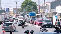 Ruas jalan di Pantura Cirebon padat merayap imbas one way pada puncak arus balik 2022. Foto (istimewa)