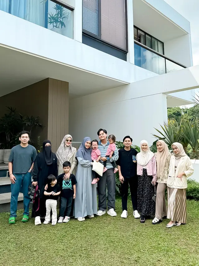 7 Potret Anisa Rahma Liburan ke Lembang Bareng Keluarga dan Geng Butterfly