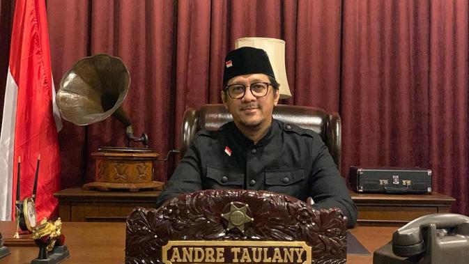 Disebut Menteri Sosialita, Ini 6 Potret Andre Taulany Tampil Bak Pejabat (sumber: Instagram.com/andreastaulany)