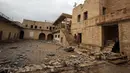 Kondisi bangunan Gereja St. George Monastery (Mar Guguis) yang rusak parah di Mosul, Irak, 22 Januari 2017. Tak hanya merusak, ISIS juga menjarah dan membakar salah satu gereja bersejarah di Irak tersebut pada 2014 lalu. (AHMAD AL-RUBAYE/AFP)