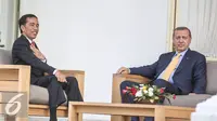 Presiden Jokowi berbincang dengan Presiden Turki Recep Tayyip Erdogan di Istana Merdeka, Jakarta, Jumat (31/7/2015). Kunjungan kenegaraan ini bertepatan dengan perayaan 65 tahun hubungan kerja sama antara Indonesia dan Turki. (Liputan6.com/Faizal Fanani)