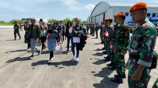 WNI yang telah menjalani observasi di Natuna, Kepulauan Riau jelang dipulangkan ke kampung halaman masing-masing, Sabtu (15/2/2020).