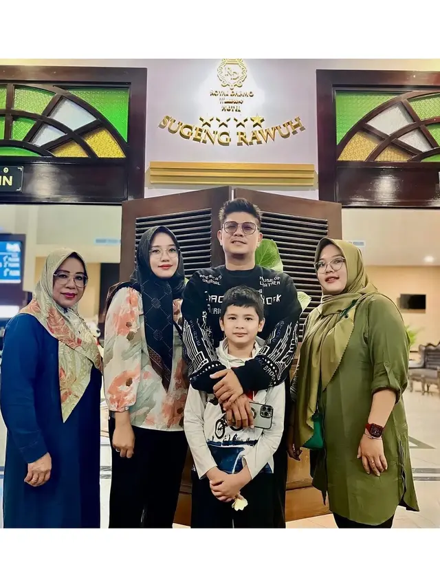6 Potret Andika Kangen Band Honeymoon di Jogja, Pamer Kedekatan Istri dan Anak