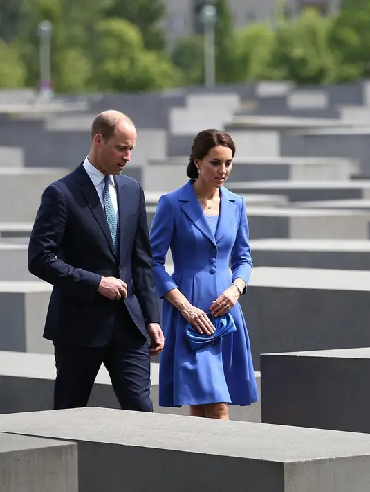 Kehadiran Putri Charlotte di depan publik memang selalu mencuri perhatian publik, lantaran penampilannya yang selalu menggemaskan. Terbaru, kini Putri Charlotte sudah mulai bersekolah. (Instagram/kensingtonroyal)