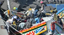 El Hierro, pulau paling barat dari Kepulauan Canary Spanyol di Atlantik, bergulat dengan lonjakan kedatangan imigran dari Afrika yang belum pernah terjadi sebelumnya yang telah membuat layanan sosialnya kewalahan. (STRINGER / AFP)