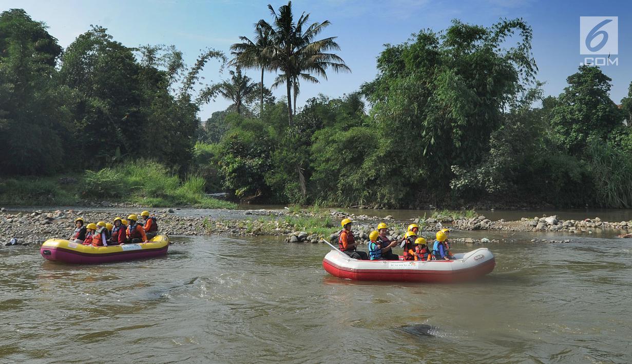 FOTO: Keceriaan Anak-Anak Bermain Rafting di Katulampa