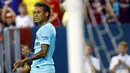 Striker Barcelona, Neymar, merayakan gol yang dicetaknya ke gawang Manchester United pada laga ICC di Stadion FedEx Field, Maryland, Rabu (26/7/2017). Barcelona menang 1-0 atas Manchester United. (AP/Patrick Semansky)