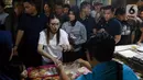 "Akhir tahun kan emang harganya lagi naik semua ini. Mudah-mudahan awal tahun sudah stabil ya, ini dari sisi konsumen ini," tutur Gibran. (Liputan6.com/Herman Zakharia)