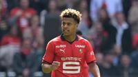 Desire Doue diincar Manchester United (AFP)
