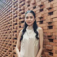 Mikha Tambayong saat Hadir Lamaran Syifa Hadju dan El Rumi. [@miktambayong]