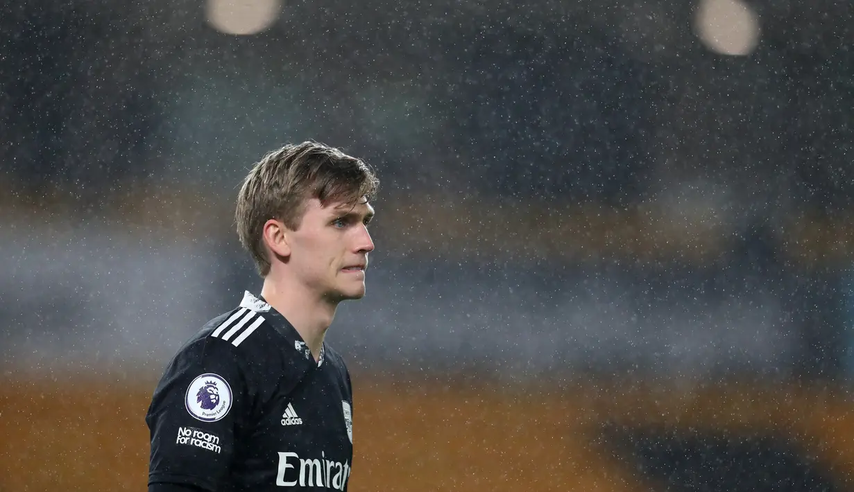 Runar Alex Runarsson - Arsenal akhirnya resmi meminjamkan penjaga gawang asal Islandia ini ke klub Belgia, Leuven selama musim 2021/22 penuh. Gagal beradptasi dan pernah melakukan blunder fatal membuatnya terdepak dari skuad utama The Gunners. (Foto: AFP/Catherine Ivill)