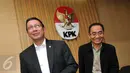 Menteri Agama Lukman Hakim (kiri) menggelar konferensi pers usai bertemu pimpinan KPK, Jakarta, Kamis (5/11/2015). Kemenag meminta bantuan KPK untuk membangun sistem akuntabilitas pengawasan program pendidikan keagamaan. (Liputan6.com/Helmi Afandi)