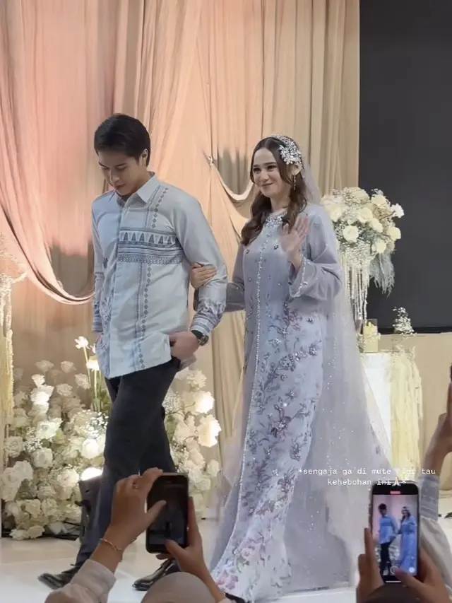 Syifa Hadju-El Rumi dan Fuji An-Verrel Bramasta Pamerkan Pakaian Couple saat Lebaran.