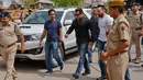 Pihak Salman Khan mengaku menghormati keputusan pengadilan wilayah Jodhpur, walaupun putusan itu sendri sangat memberatkan sang aktor. (AP/Sunil Verma)