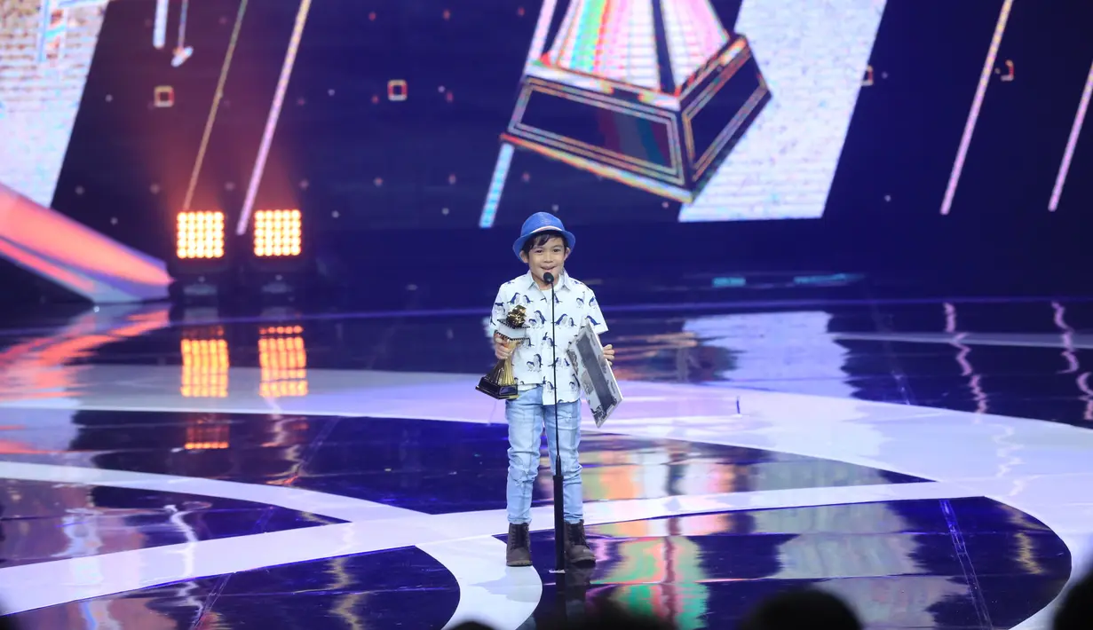 Film besutan Joko Anwar yang dirilis sejak 28 September 2017 itu tidak hanya filmnya yang mendapat sambutan baik dari pecinta film. Tapi juga pemeran cilik Muhammad Adhiyat. (Adrian Putra/Bintang.com)