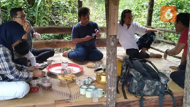 Menikmati Kopi di Pondok