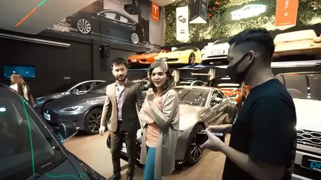 Demi Obati Kesedihan Azriel Hermansyah, Ini 6 Momen Ashanty Beli Mobil Listrik Mewah