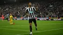 Gol-gol Newcastle dicetak oleh Dan Burn, Callum Wilson dan Bruno Guimaraes dan gol bunuh diri Deniz Undaz. (AFP/Oli Scarff)
