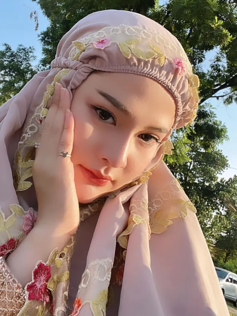 Gaya Bella Bonita Kekasih Denny Caknan Pakai Hijab, Jadi Model Sejak SMA