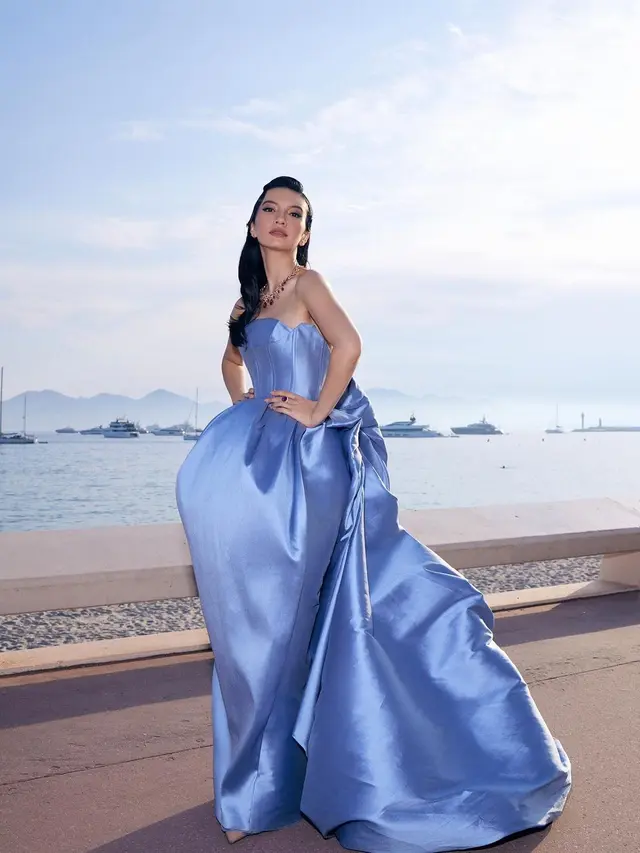 8 Pesona Cinderella ala Raline Shah dengan Gaun Rancangan Desainer Asal Medan di Cannes Film Festival 2023