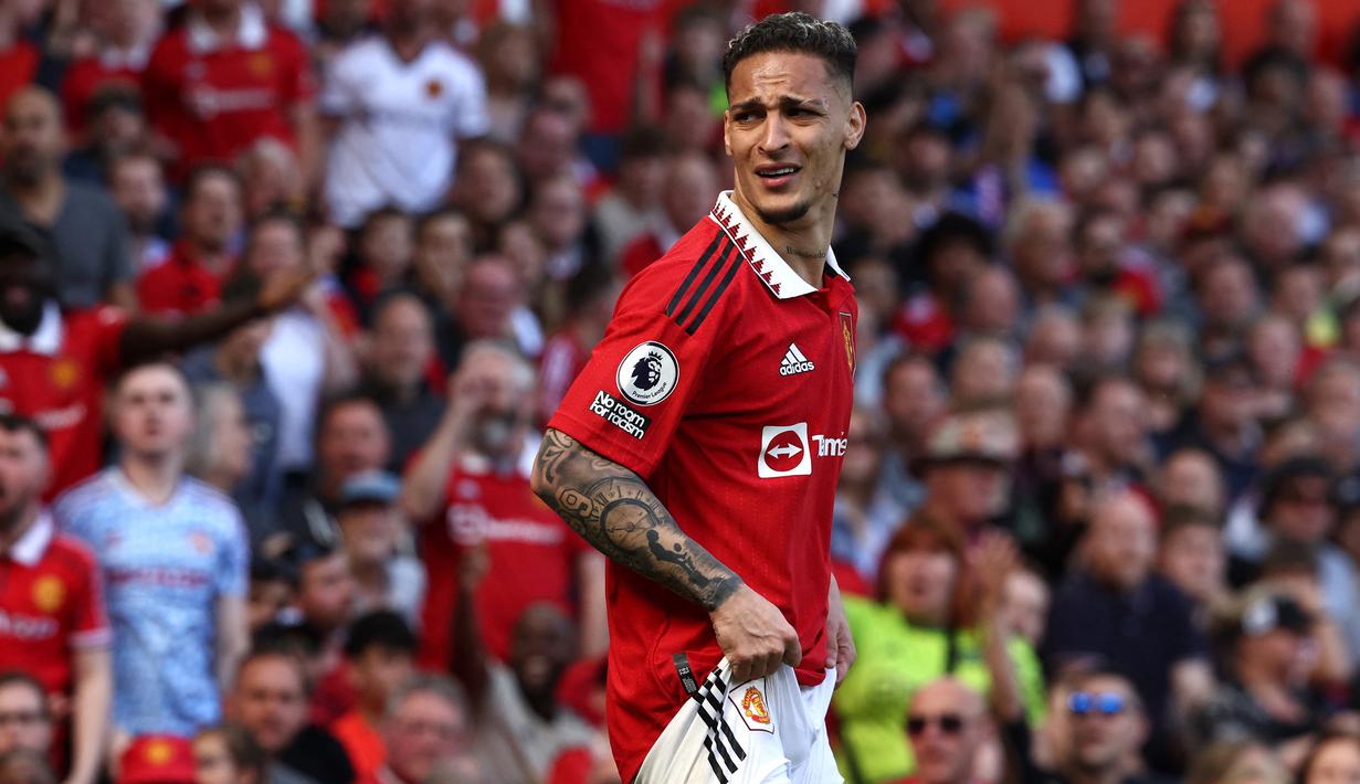 Liga Inggris 2022/2023 telah resmi berakhir dengan menobatkan Manchester City sebagai kampiun tiga musim berurutan. Keberhasilan Manchester City muism ini tak lepas dari ketajaman pemain anyar mereka yang dibeli dari Borussia Dortmund. The Citizens tergolong beruntung mendapatkan Erling Haaland yang berkontribusi besar meski didatangkan dengan harga tak semahal 5 pemain berikut yang nyatanya tidak bermain maksimal bagi klub baru mereka sepanjang musim 2022/2023. (AFP/Darren Staples)