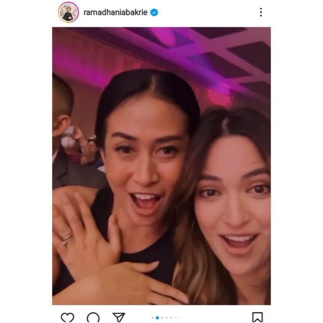 Nia Ramadhani nonton konser MLTR di Jakarta (Foto: Instagram @ramadhaniabakrie)