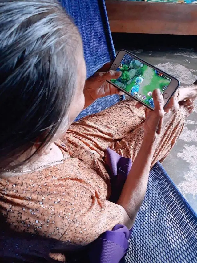 8 Potret Kocak Emak-Emak Kalau Lagi Gabut Ini Bikin Tepuk Jidat