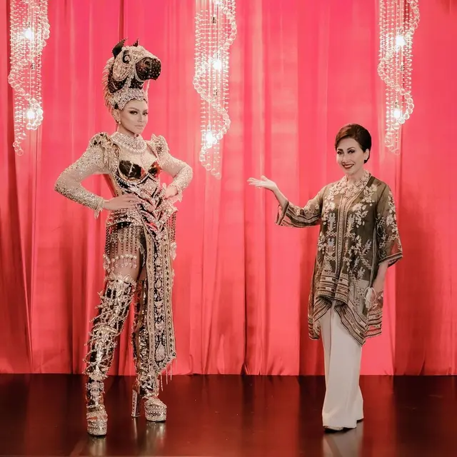 7 Potret Jihane Almira Pakai Kostum Bertema Kuda NTT untuk Miss Supranational 2021