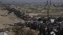 Pengungsi Palestina yang terpaksa mengungsi meninggalkan bagian utara Gaza melalui jalan pesisir menuju selatan, Selasa 16 September 2025. (AP Photo/Abdel Kareem Hana)