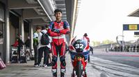 Muhammad Kiandra Ramadhipa akan menjalani tantangan baru pada ajang Moto3 Junior World Championship 2026 yang dimulai akhir pekan ini pada 21-24 Mei 2026, di Sirkuit Barcelona-Catalunya, Spanyol. (Astra Honda)