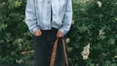 Sebelumnya, V BTS juga dikonfirmasi bekerja sama dengan Min Hee Jin atau CEO ADOR yang juga menangani NewJeans. Hal ini pun membuat banyak penggemar atau ARMY begitu menantikan lagu serta video klipnya. (Liputan6.com/IG/@thv)
