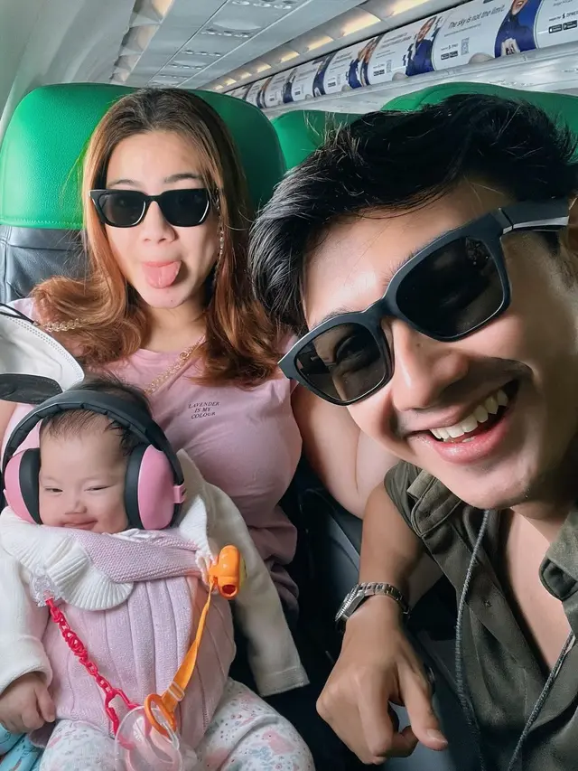 [Fimela] Potret Bahagia Felicya Angelista dan Caesar Hito Ajak Anaknya Liburan