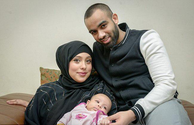 Ali Sufi dan Fatima, bersama putri kecil mereka Ariana | foto: copyright dailymail.co.uk
