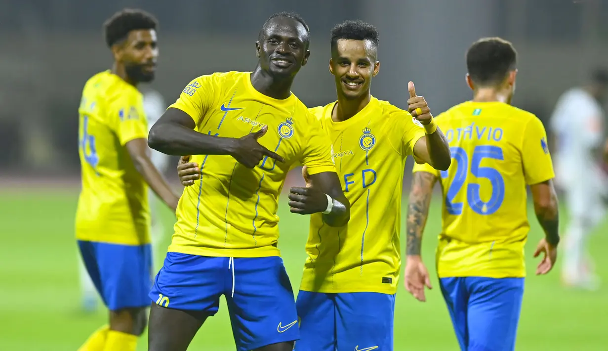 Lima gol Al Nassr dicetak oleh Cristiano Ronaldo (38',55',90+6) dan Sadio Mane (27',81').  (AFP/Ali Al-Haji)