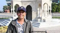 Cerita Rahmat, Anak dari Orang Tua Lulusan SD yang Sukses Kuliah hingga S2 di Luar Negeri Secara Gratis (doc: Yadi Rahmat)