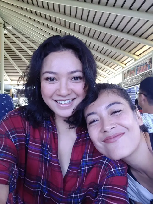 Saudara Kompak, Ini 7 Potret Agni Pratistha dan Sigi Wimala yang Selalu Akrab