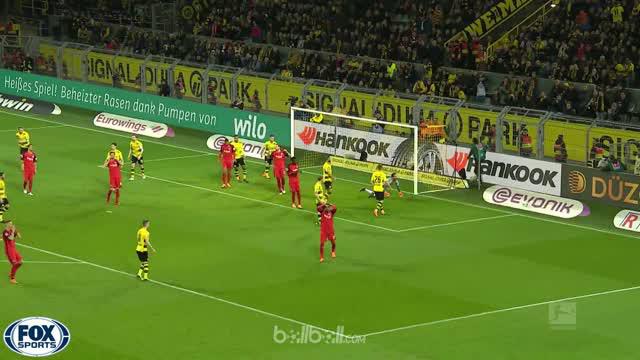 Borussia Dortmund terus menjaga persaingan dengan Schalke di urutan kedua klasemen Bundesliga setelah berhasil meraih kemenangan t...