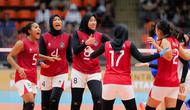 Finis di posisi ketiga juga menyegel tempat Srikandi Merah Putih untuk berlaga di AVC Nations Cup tahun depan. (Bola.com/Bagaskara Lazuardi)