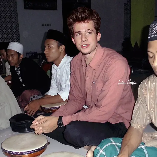 6 Editan Foto Musisi Dunia Ikut Halal Bihalal di Kampung Ini Kocak