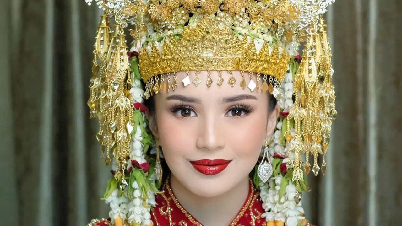 Pesona Beby Tsabina dalam Balutan Baju Pengantin Aceh Dara Baro, Lipstik Merah Jadi Sorotan