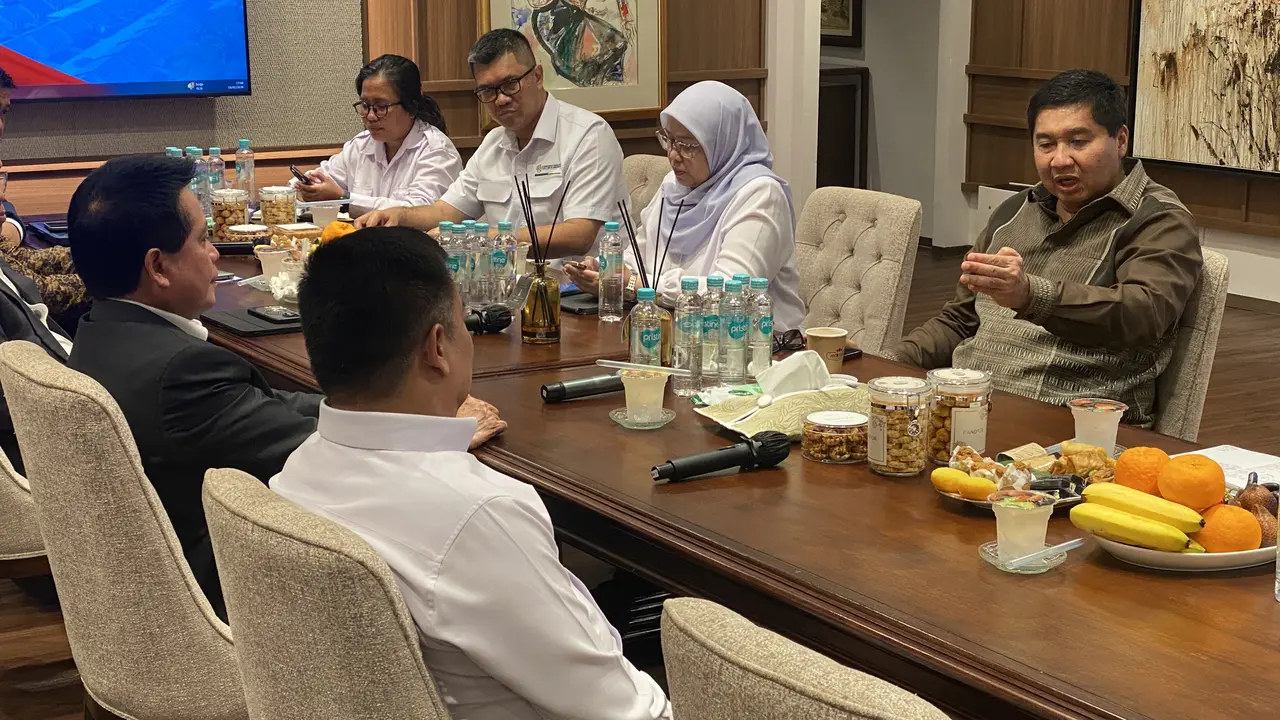 Menteri Perumahan dan Kawasan Permukiman (PKP) Maruarar Sirait bertemu dengan direksi PT Bank Rakyat Indonesia (Persero) Tbk (BRI). (Liputan6.com/Christian)