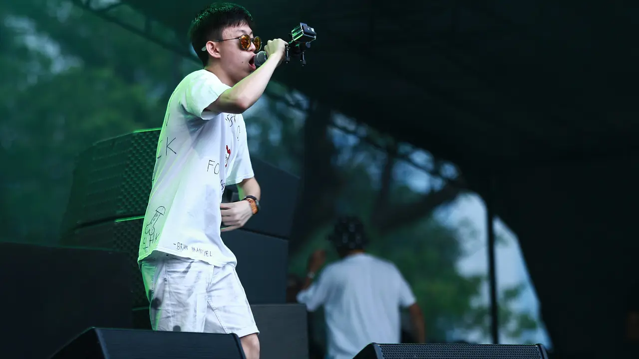 [Bintang] Ada Tokoh-tokoh Kartun di Klip Rich Brian, History